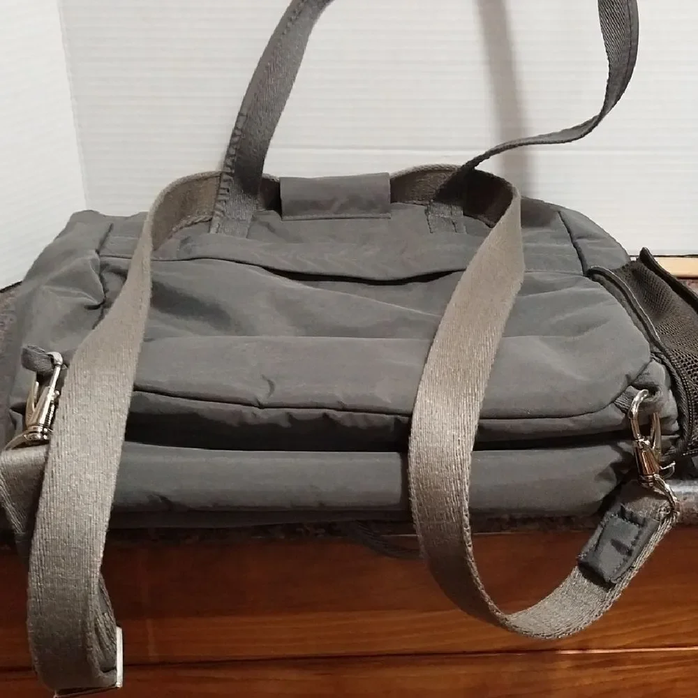 UNISEX Travelon Charcoal Messenger Bag .....NEW